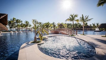 2 outdoor pools, sun loungers