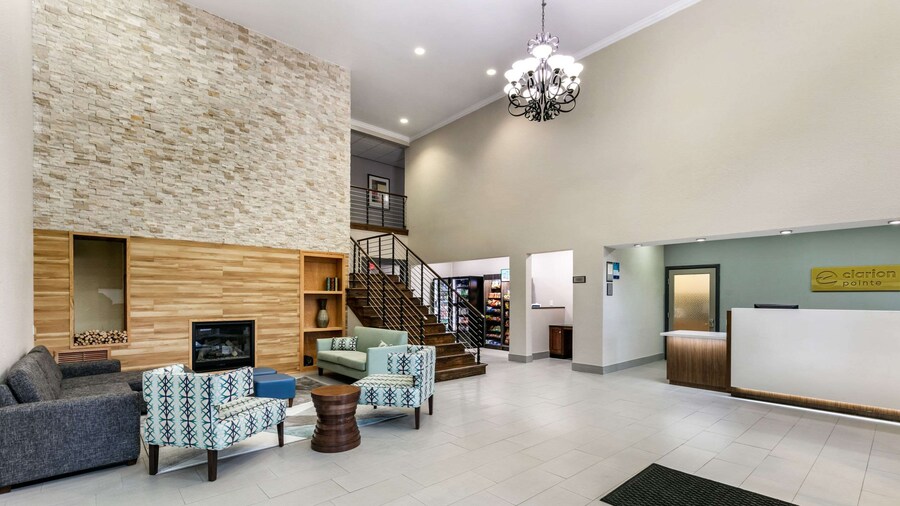 Clarion Pointe Columbus-Bradley Park