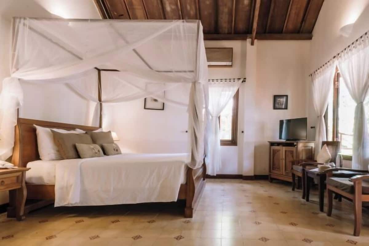 Pillowtop-bedden, een minibar, een kluis op de kamer, een bureau