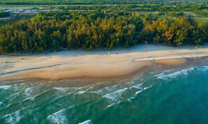 Beach nearby, sun loungers, beach umbrellas, beach towels