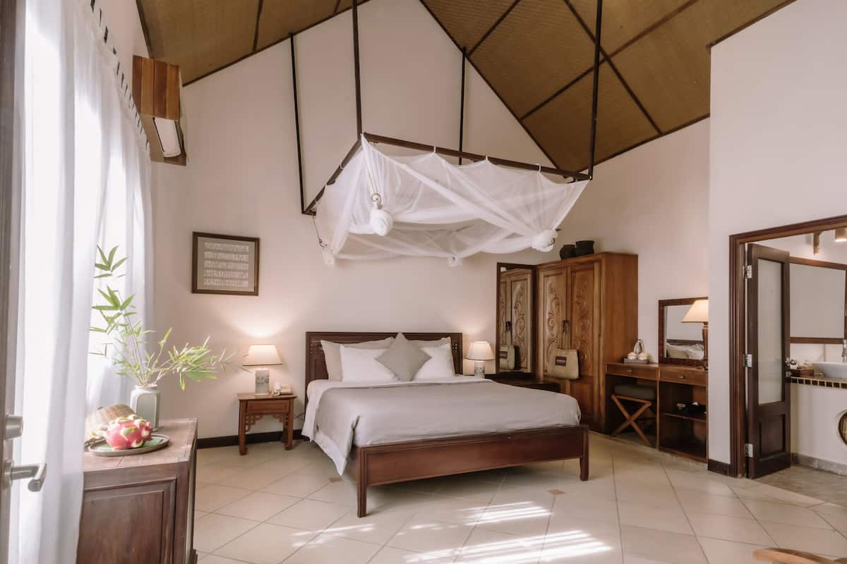 Deluxe Garden Bungalow | Pillowtop beds, minibar, in-room safe, desk
