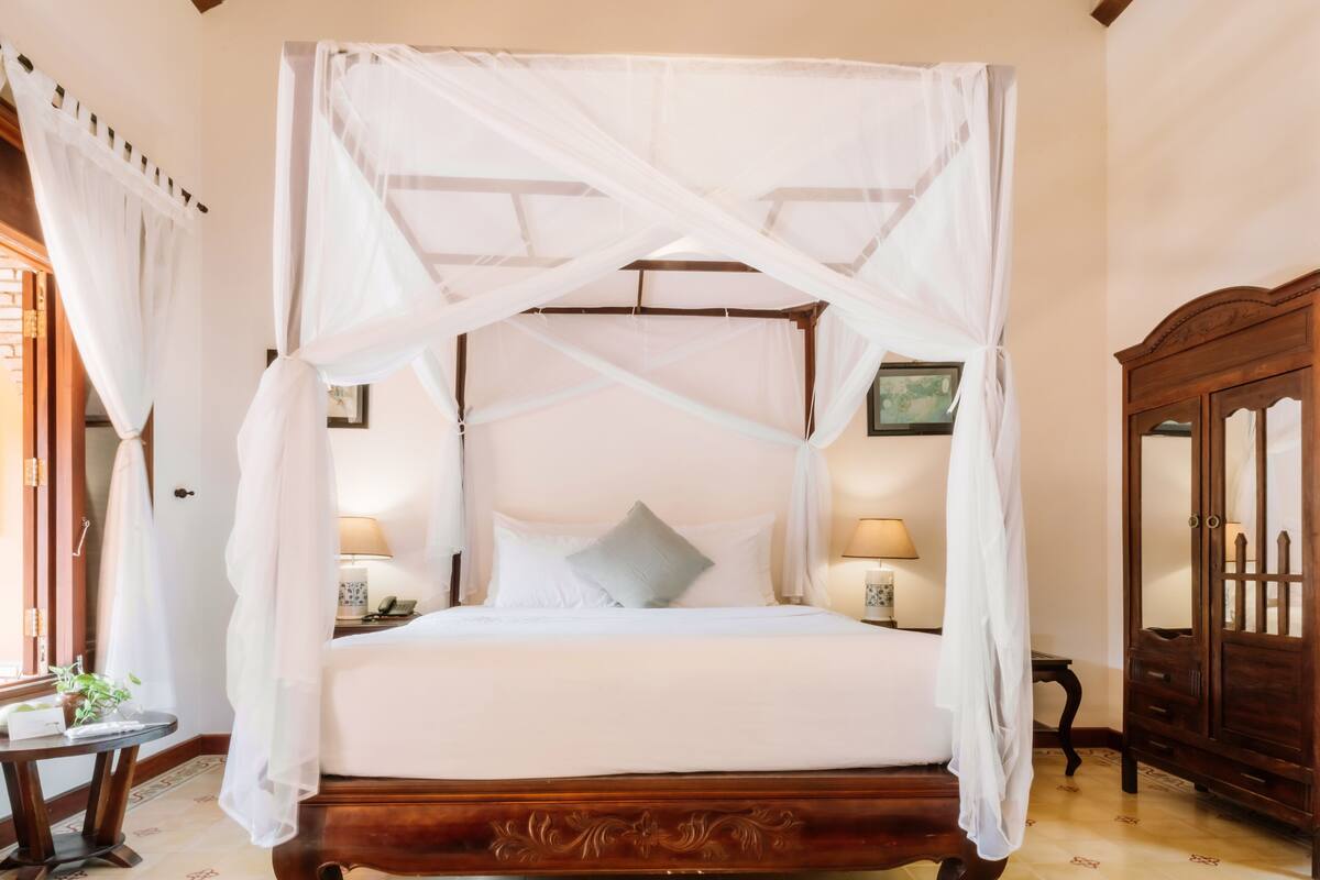 premier lagoon room | pillow-top beds, minibar, in-room safe, desk