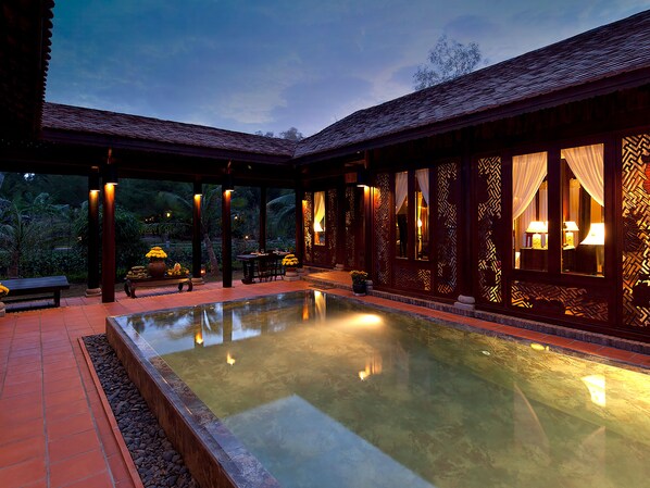 Surmatelas, minibar, coffres-forts dans les chambres, bureau