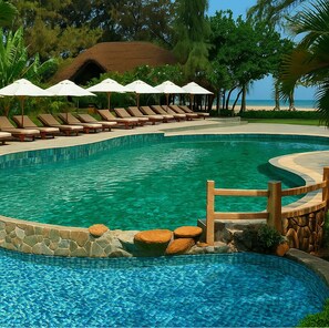 2 outdoor pools, pool umbrellas, sun loungers - Ho Tram Beach Boutique Resort & Spa (Ho Chi Minh City)