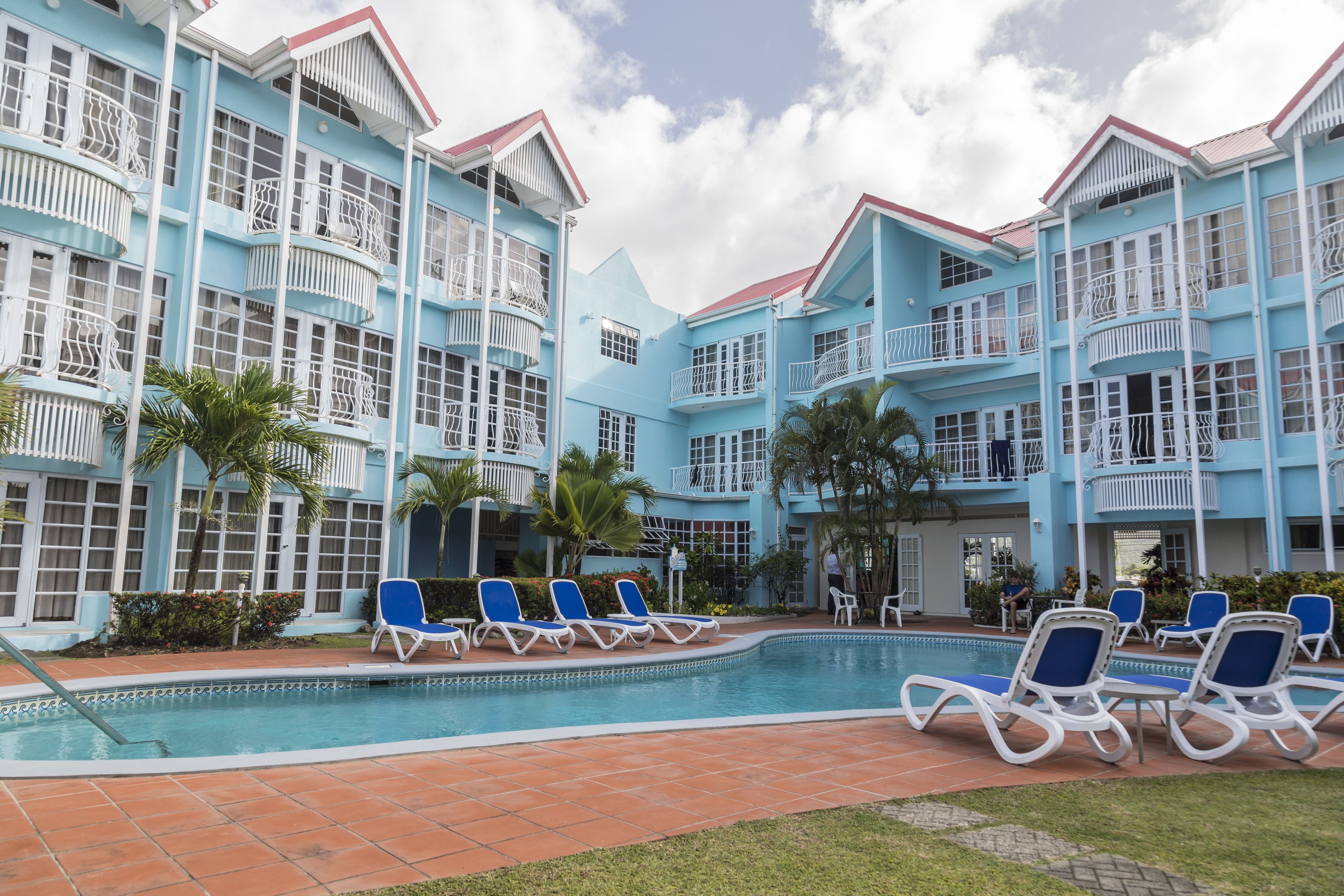 outdoor pool, pool loungers