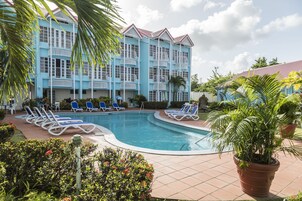 Outdoor pool, sun loungers