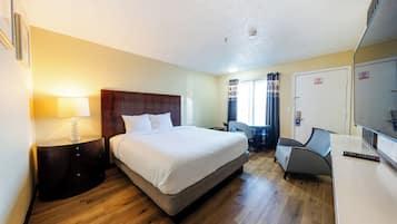 Rom, 1 kingsize-seng, ikke-røyk | Skrivebord, wi-fi (inkludert) og sengetøy