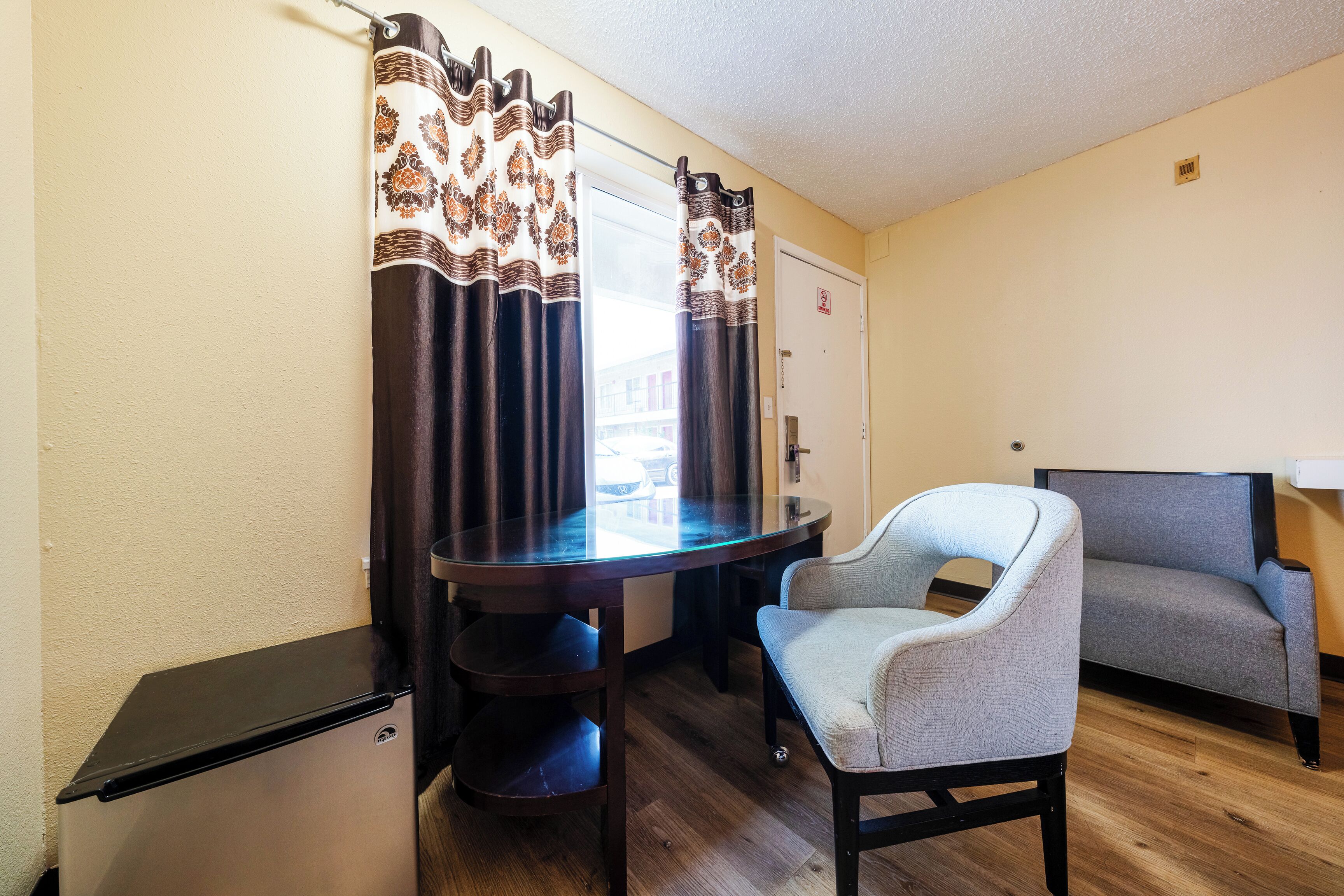 Desk, free WiFi, bed sheets