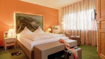 Quarto casal romântico (with Bath Romantic) | 1 quarto, roupas de cama premium, edredons de pluma, cofres nos quartos