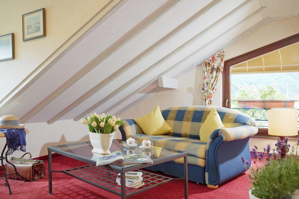 family apartment, balcony or loggia, approx 65 qm, quiet | living area | 26-inch flat-screen tv with satellite channels, tv, toys