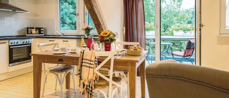 Appartement Familial, 1 chambre, balcon | Restauration dans la chambre