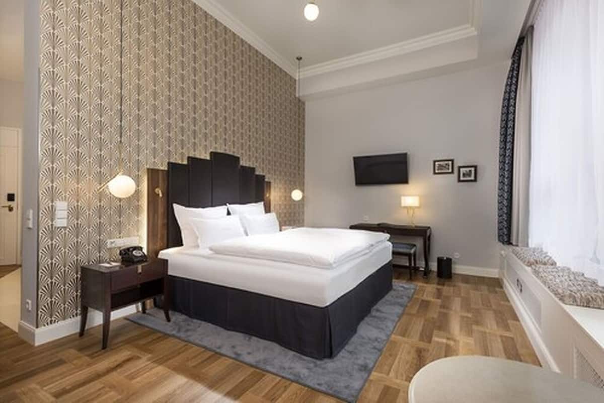 Habitación Deluxe con 1 cama doble o 2 individuales | Minibar, caja fuerte, escritorio y sistema de insonorización