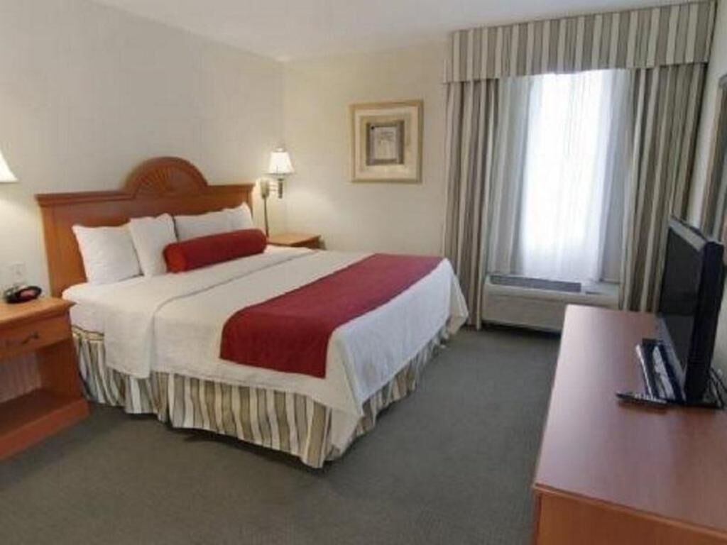 1 bedroom, premium bedding, pillowtop beds, in-room safe