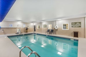 Indoor pool, sun loungers