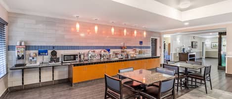 فطور أوروبي مجانًا يوميًا