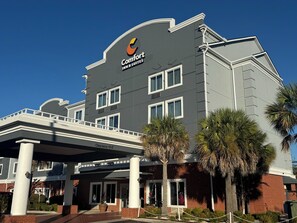 Front of property - Comfort Inn & Suites North Charleston - Northwoods (North Charleston)