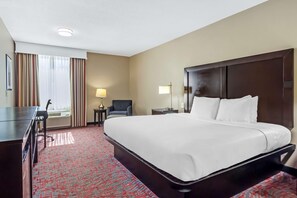 1 bedroom, premium bedding, pillowtop beds, in-room safe - Comfort Inn & Suites North Charleston - Northwoods (North Charleston)