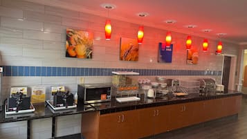 Free daily continental breakfast