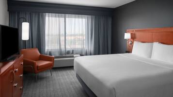 Suite, 1 soverom, balkong | Allergitestet sengetøy, skrivebord og skrivebord for bærbar PC