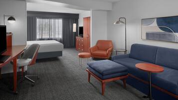 Habitación, 1 cama de matrimonio grande con sofá cama | 1 dormitorio, ropa de cama hipoalergénica, escritorio