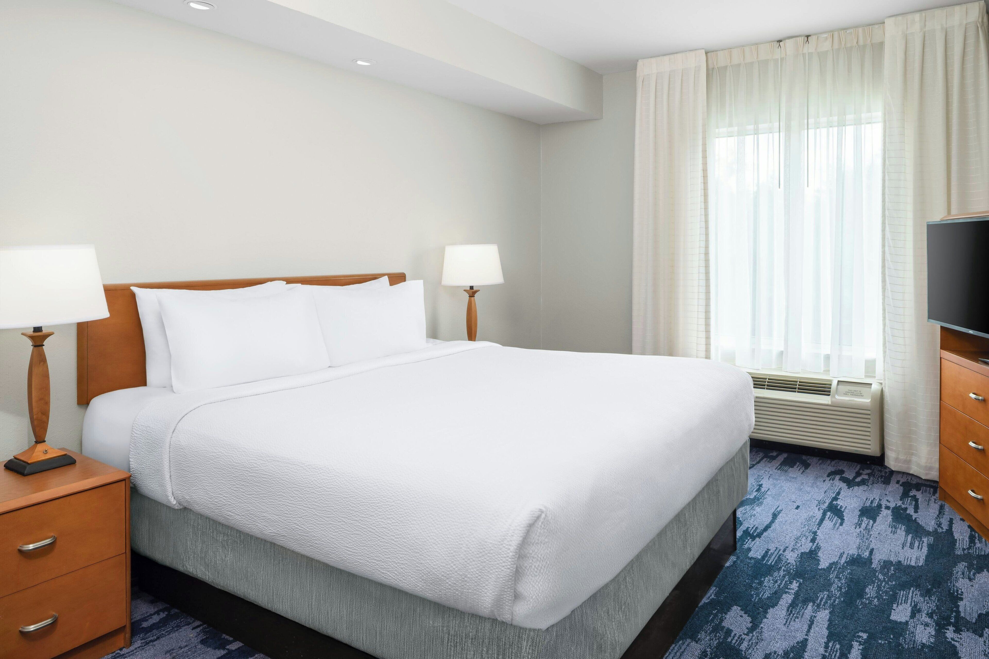 in-room safe, desk, laptop workspace, blackout curtains