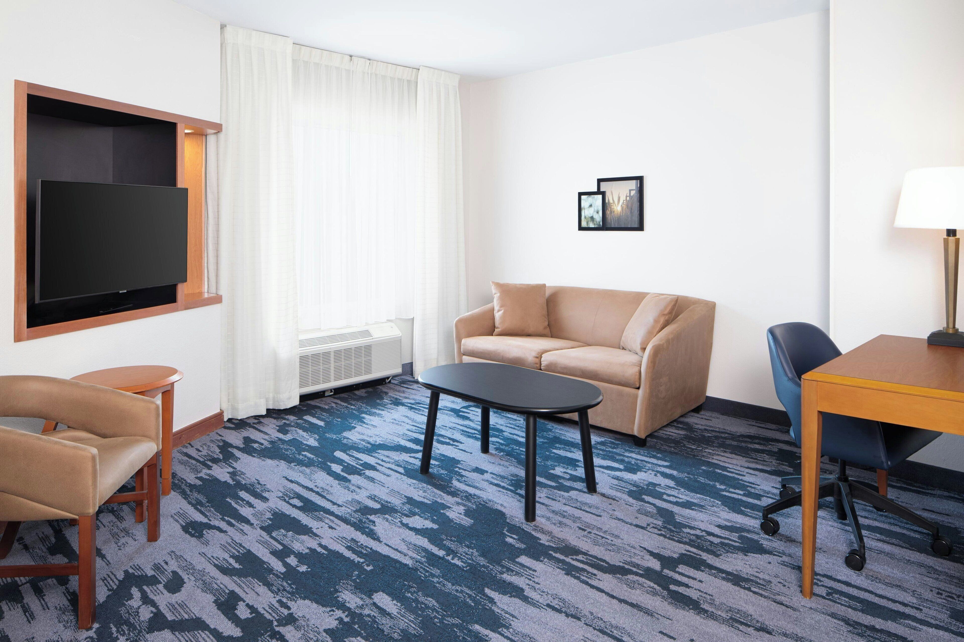 Caja de seguridad en la habitación y escritorio 