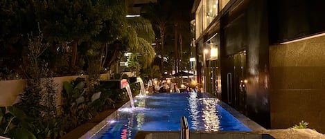 Kolam renang outdoor