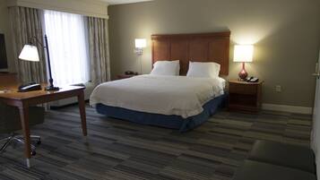 Studio, 1 kingsize bed, toegankelijk voor mindervaliden (Hearing) | Een kluis op de kamer, een bureau, een strijkplank/strijkijzer