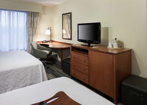 In-room safe, desk, iron/ironing board, free cots/infant beds - Hampton Inn & Suites Davenport (Davenport)