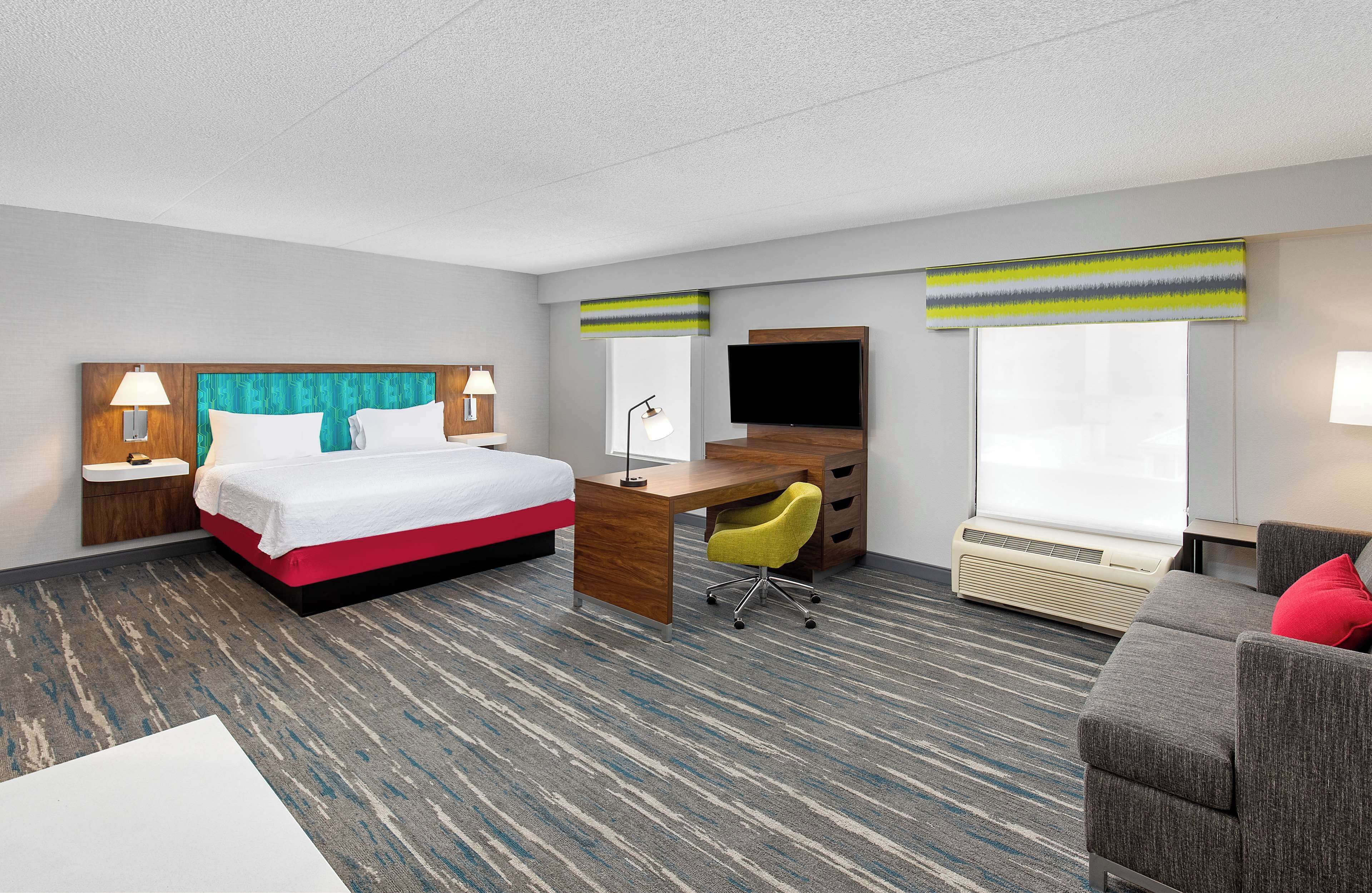 studio suite, 1 king bed, non smoking | living area | 32-inch lcd tv with cable channels, tv, pay films