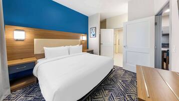 Zimmersafe, Schreibtisch, Verdunkelungsvorhänge, Bügeleisen/Bügelbrett