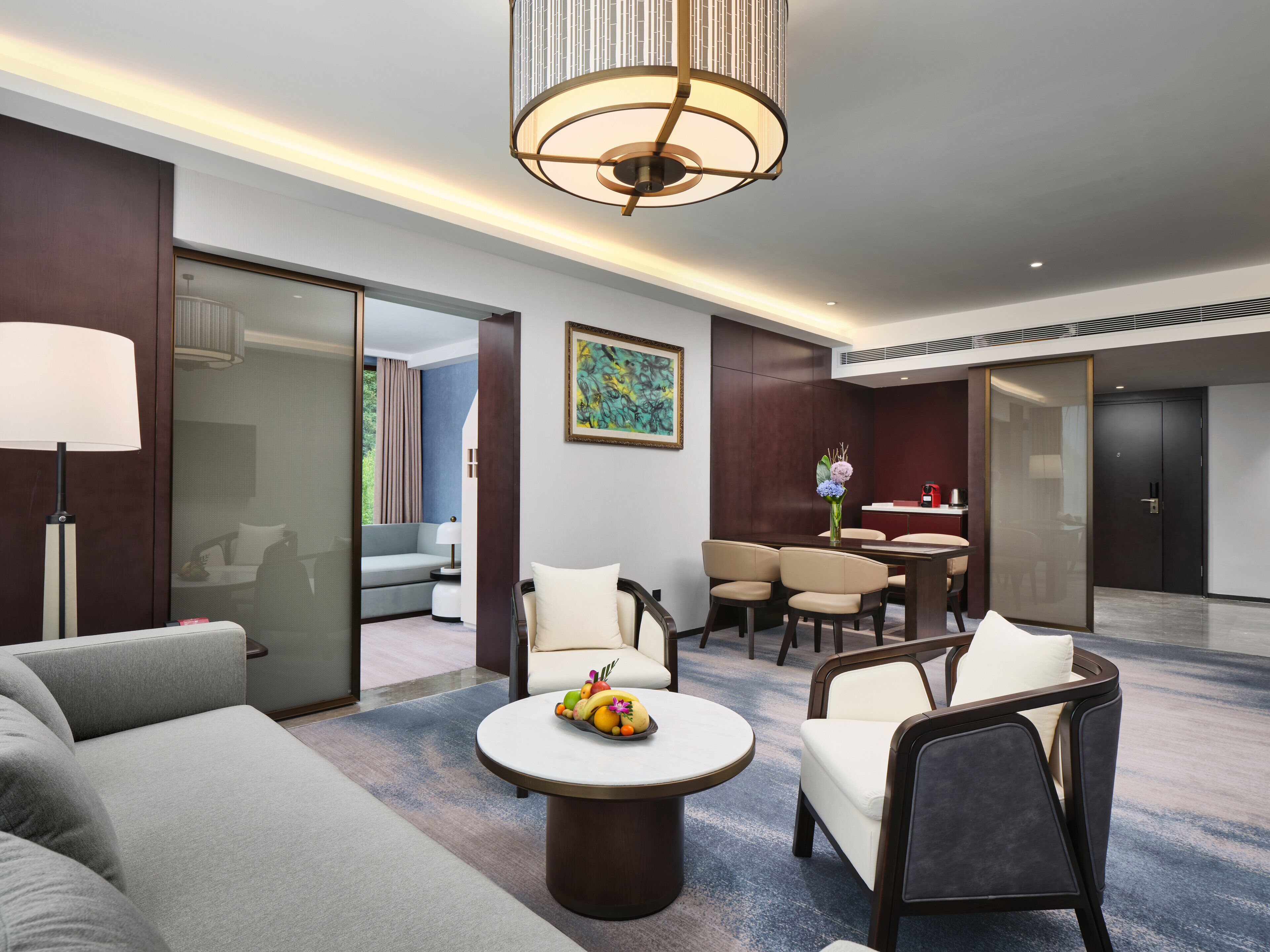 Premium bedding, down comforters, minibar, in-room safe