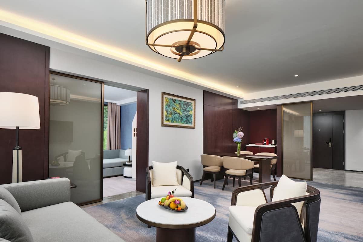 Hochwertige Bettwaren, Daunenbettdecken, Minibar, Zimmersafe