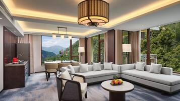 Roba de llit d'alta qualitat, cobrellits i minibar