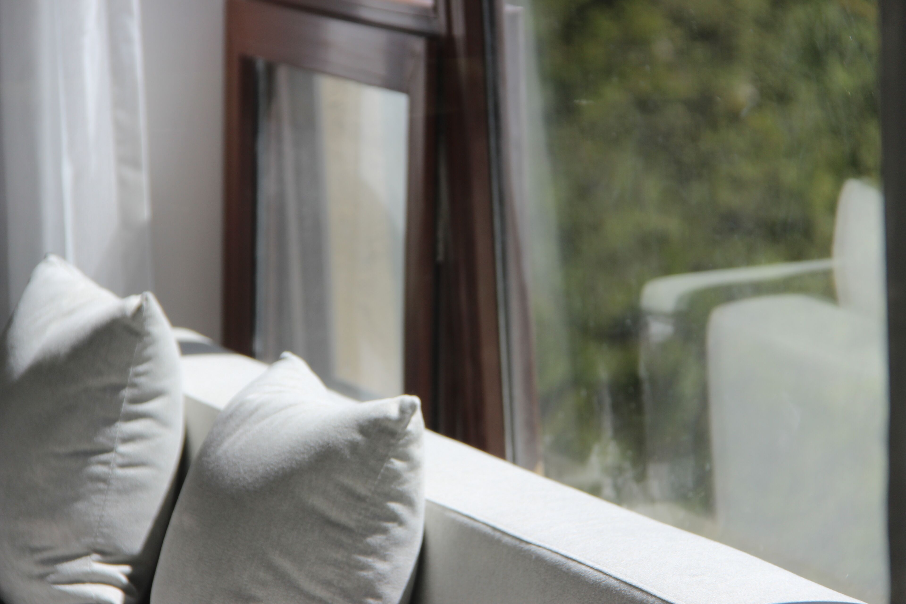 เครื่องนอนระดับพรีเมียม, ผ้านวมขนเป็ด, มินิบาร์, ตู้นิรภัยในห้องพัก