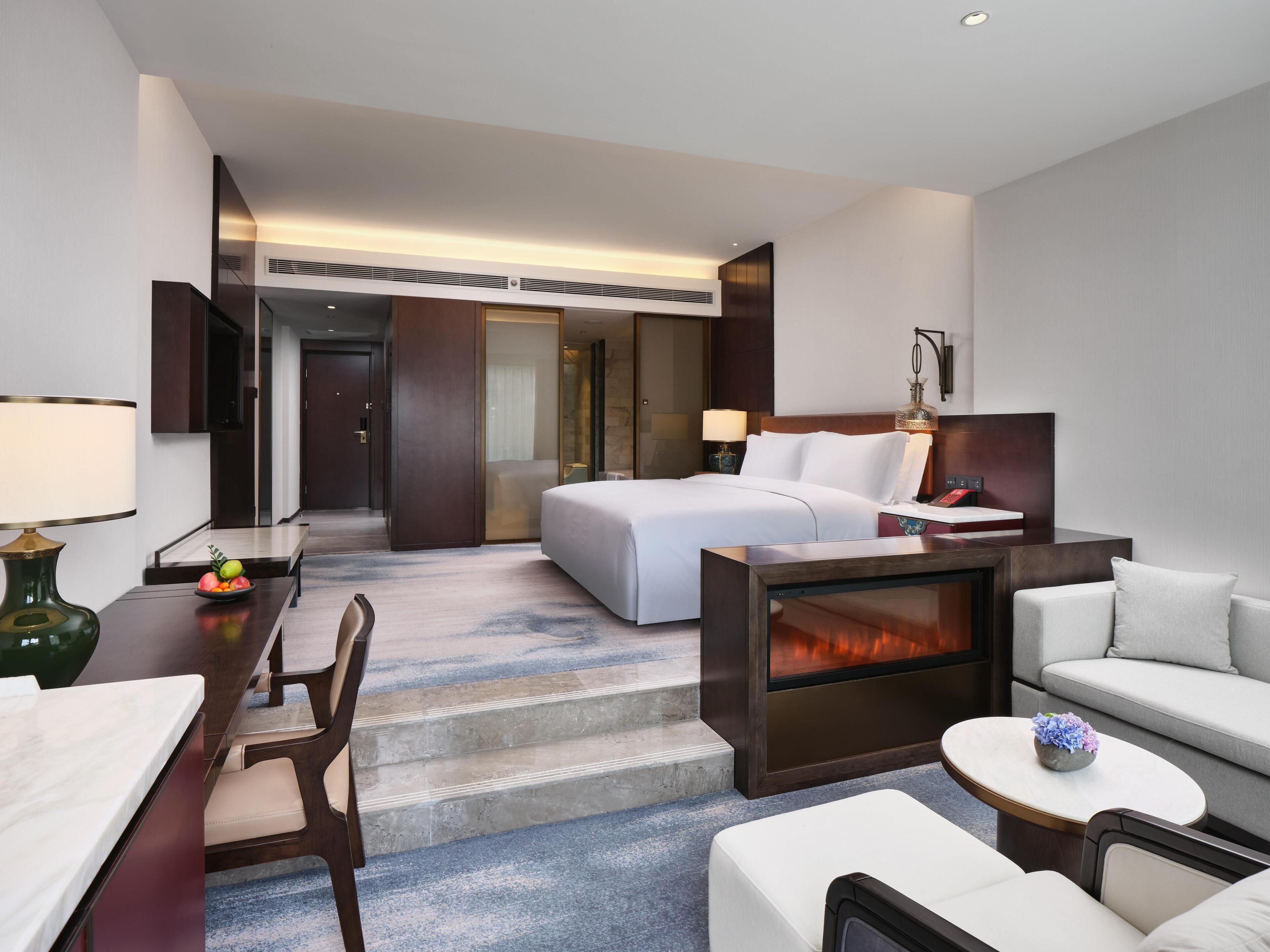 Biancheria da letto di alta qualità, copriletto in piuma, minibar