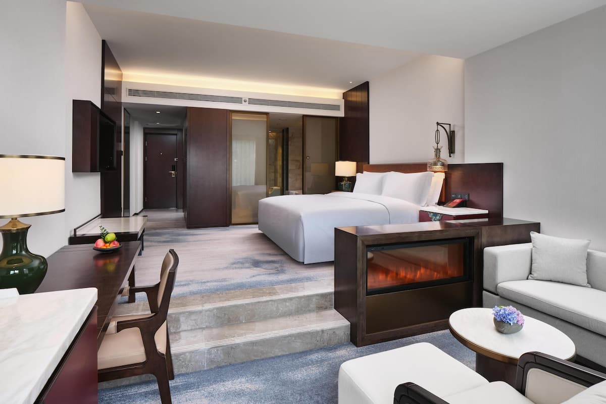 Premium bedding, down duvets, minibar, in-room safe