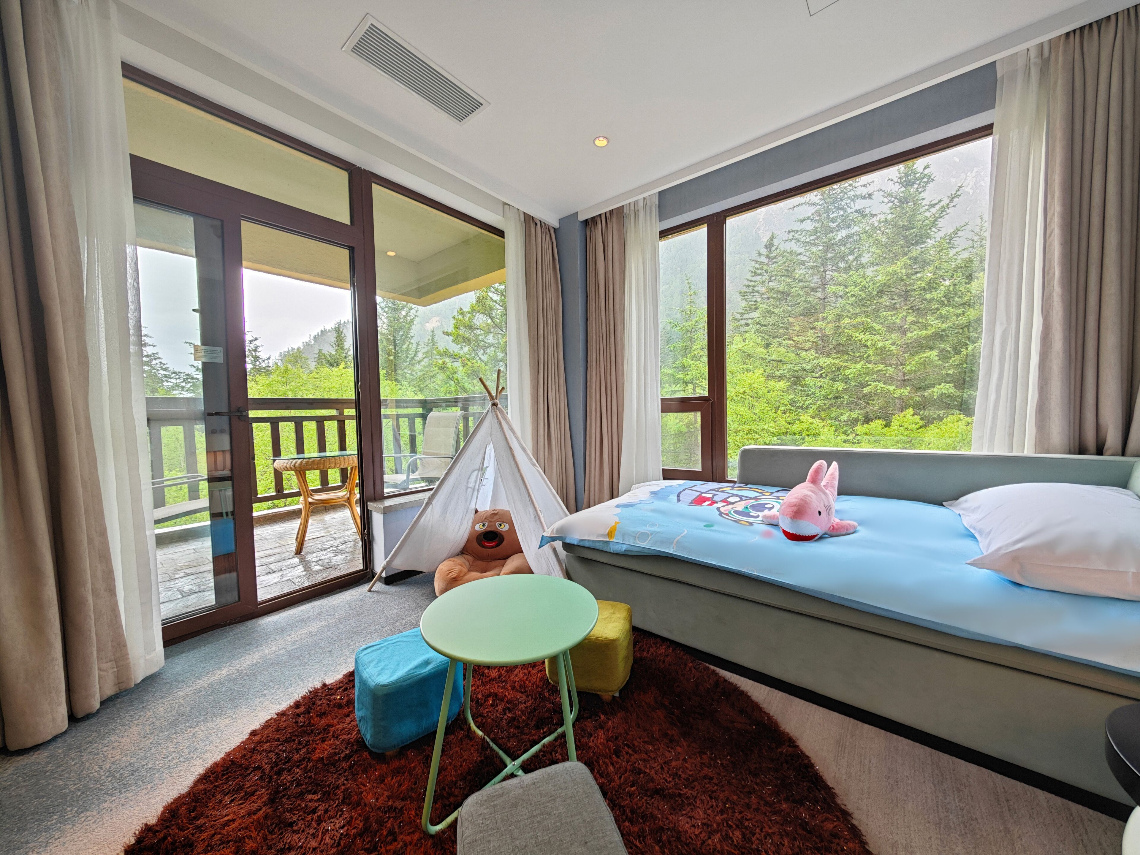 ห้องพัก, เตียงคิงไซส์ 1 เตียง, ระเบียง (Balcony, Kids Theme) | เครื่องนอนระดับพรีเมียม, ผ้านวมขนเป็ด, มินิบาร์, ตู้นิรภัยในห้องพัก