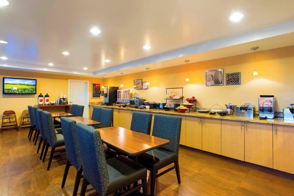 Free daily continental breakfast