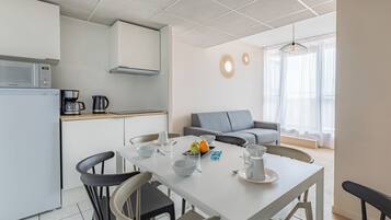 Superior Apartment, 2 Bedrooms | Private kitchen | Fridge, microwave, stovetop, electric kettle