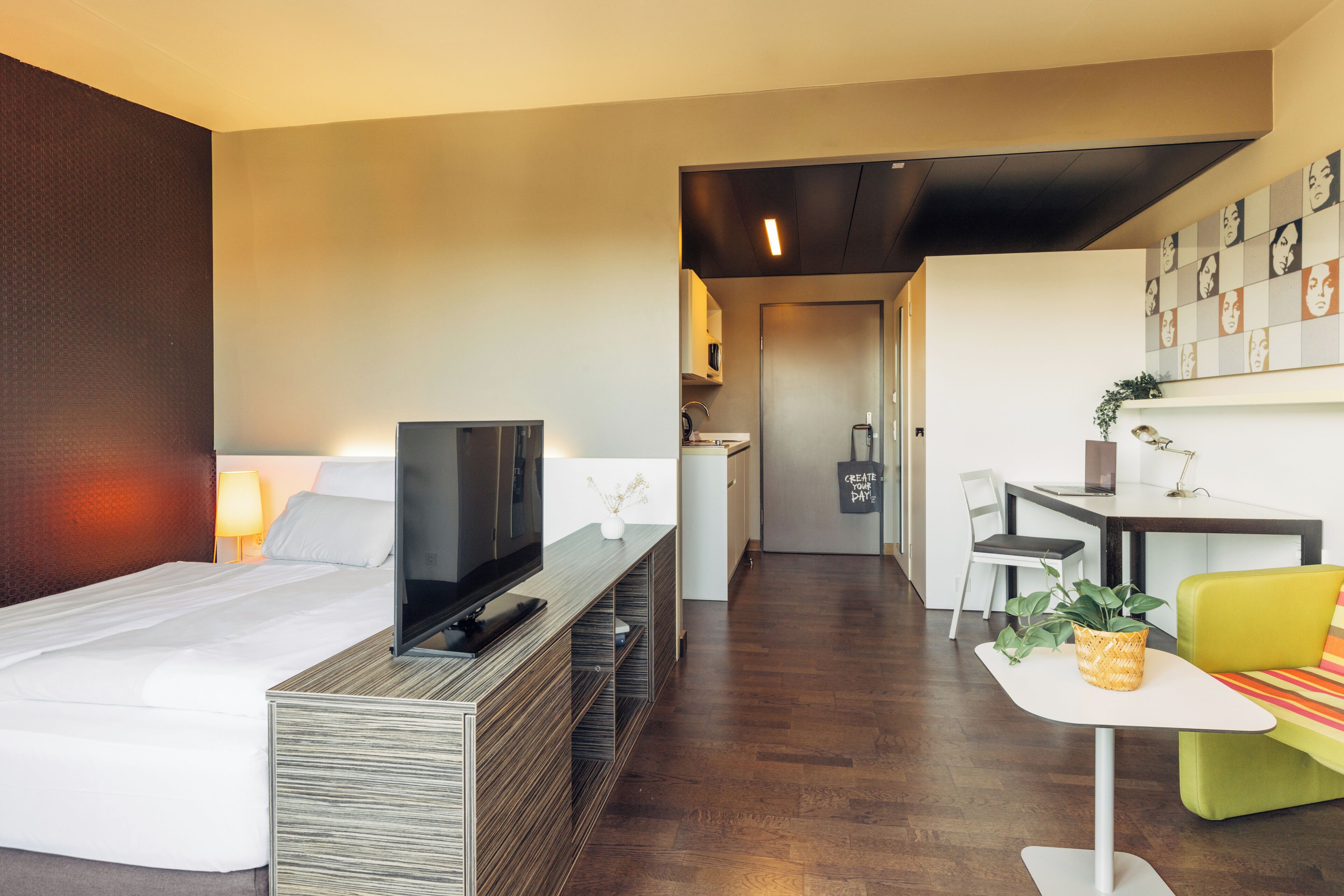 Literie hypoallergénique, coffres-forts dans les chambres, bureau