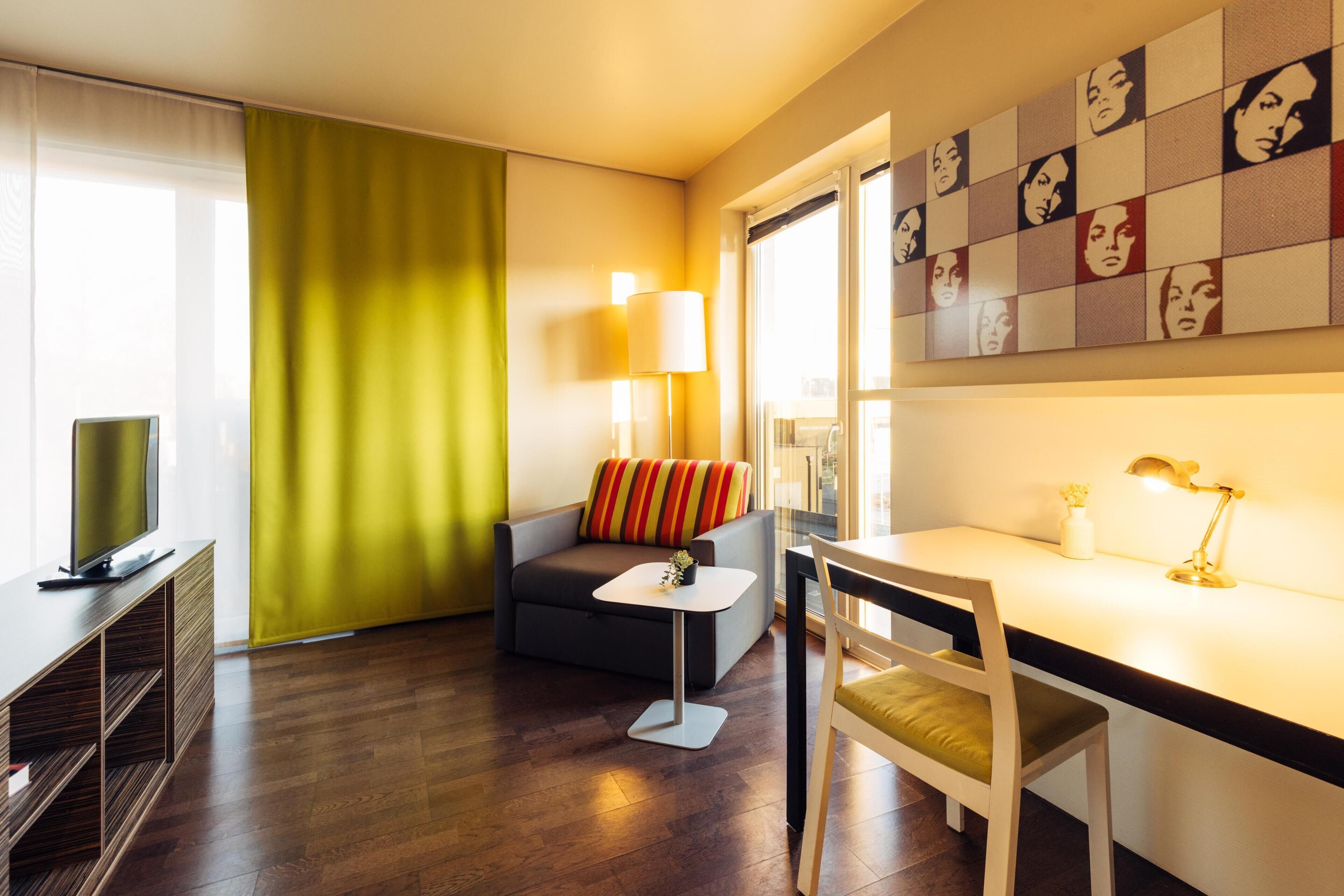 Hypo-allergenic bedding, in-room safe, desk, laptop workspace