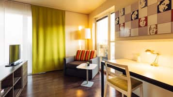 Hypo-allergenic bedding, in-room safe, desk, laptop workspace