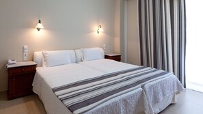 Ropa de cama hipoalergénica, camas con efecto memoria y minibar 
