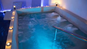 Sauna, hot tub, steam room, Turkish bath/hammam, body treatments