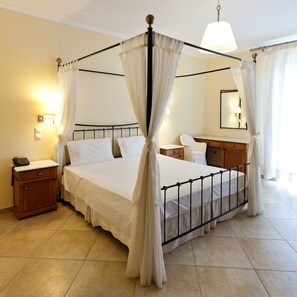 Hypo-allergenic bedding, memory-foam beds, minibar, in-room safe