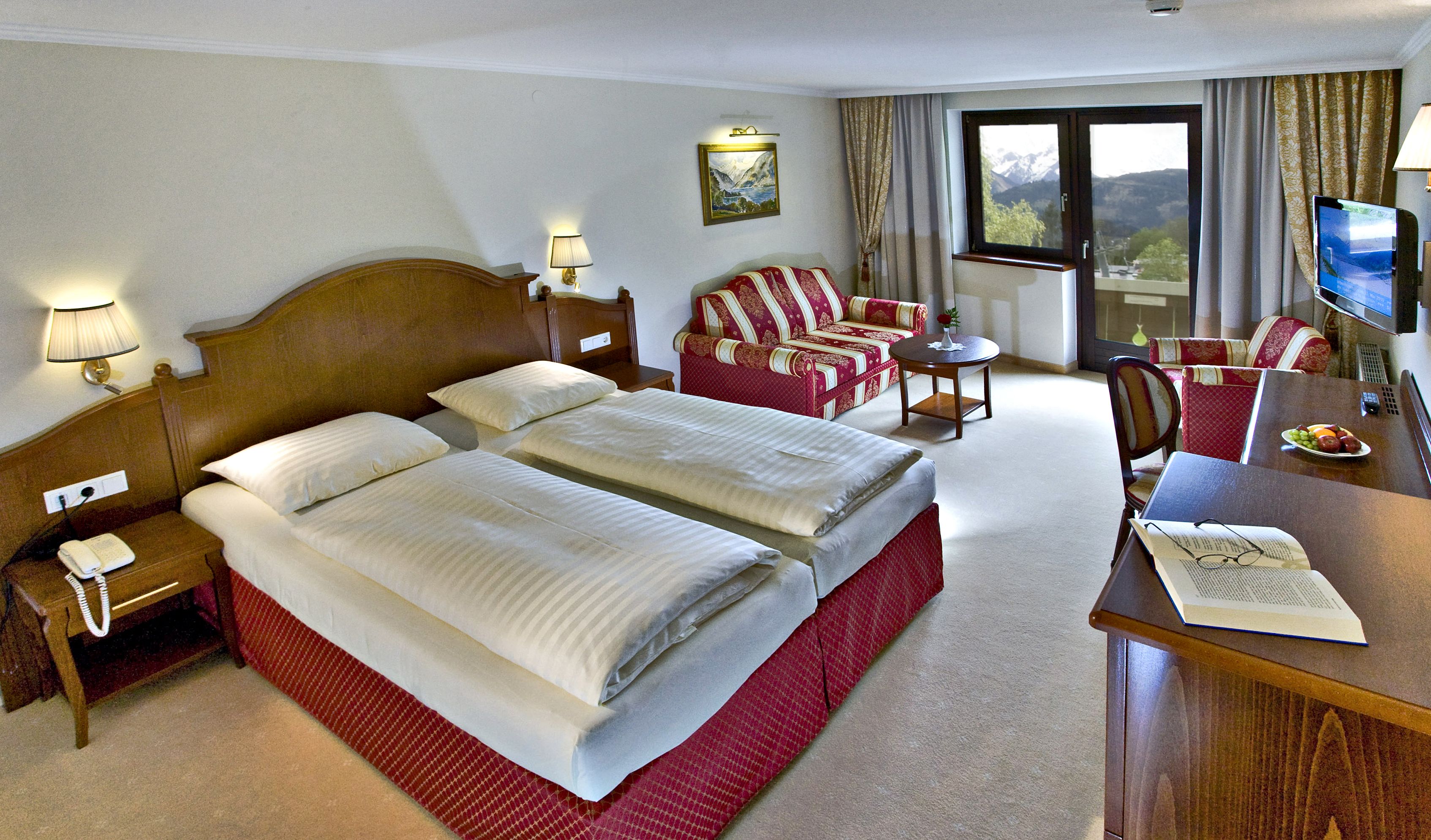 junior suite, 1 double bed, balcony, mountain view | down duvets, minibar, in-room safe, desk