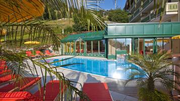 Outdoor pool, pool umbrellas, sun loungers