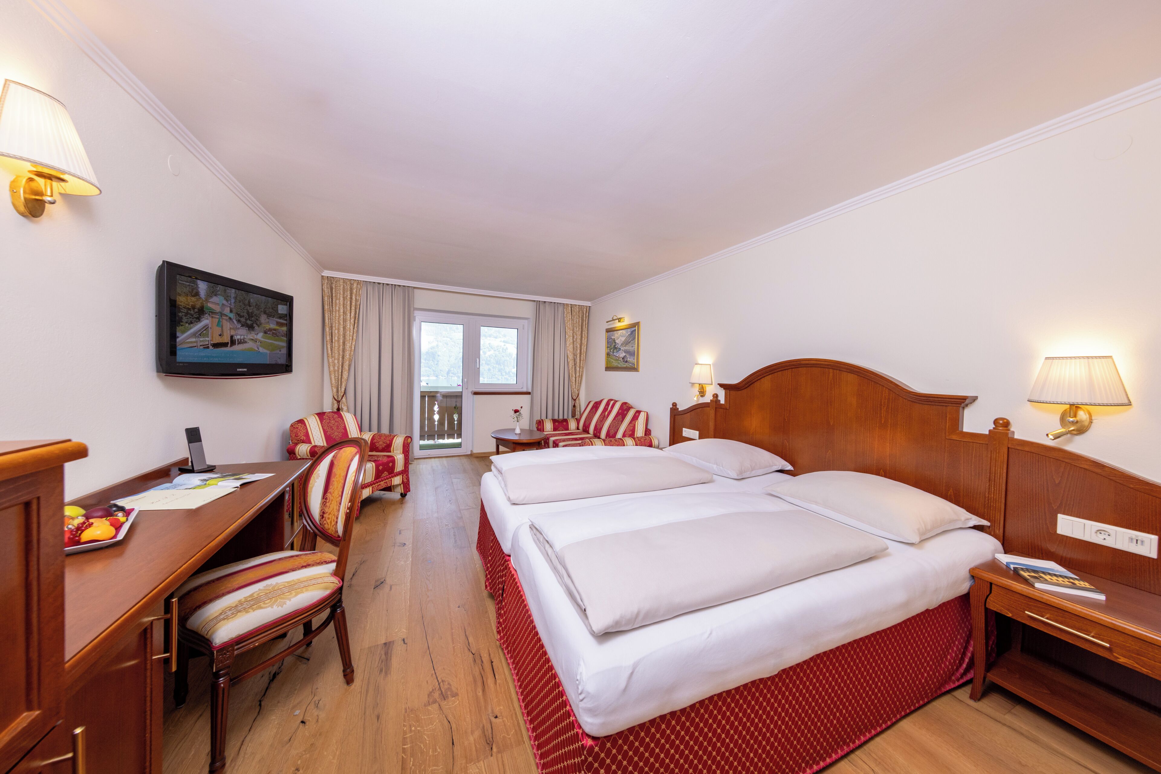 Junior Suite, 1 Double Bed, Balcony, Lake View