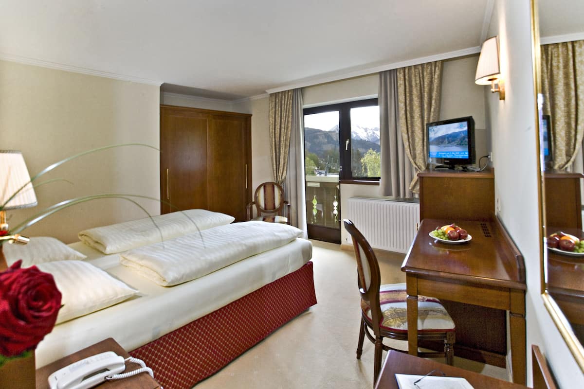 double room, 1 double bed, balcony, mountain view | down duvets, minibar, in-room safe, desk
